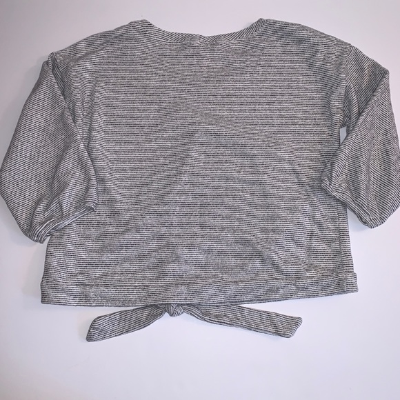 Grey & Gray Striped Cropped Sweatshirt w/Tie & 3/4 Sleeve Size: Large EUC - Picture 4 of 6